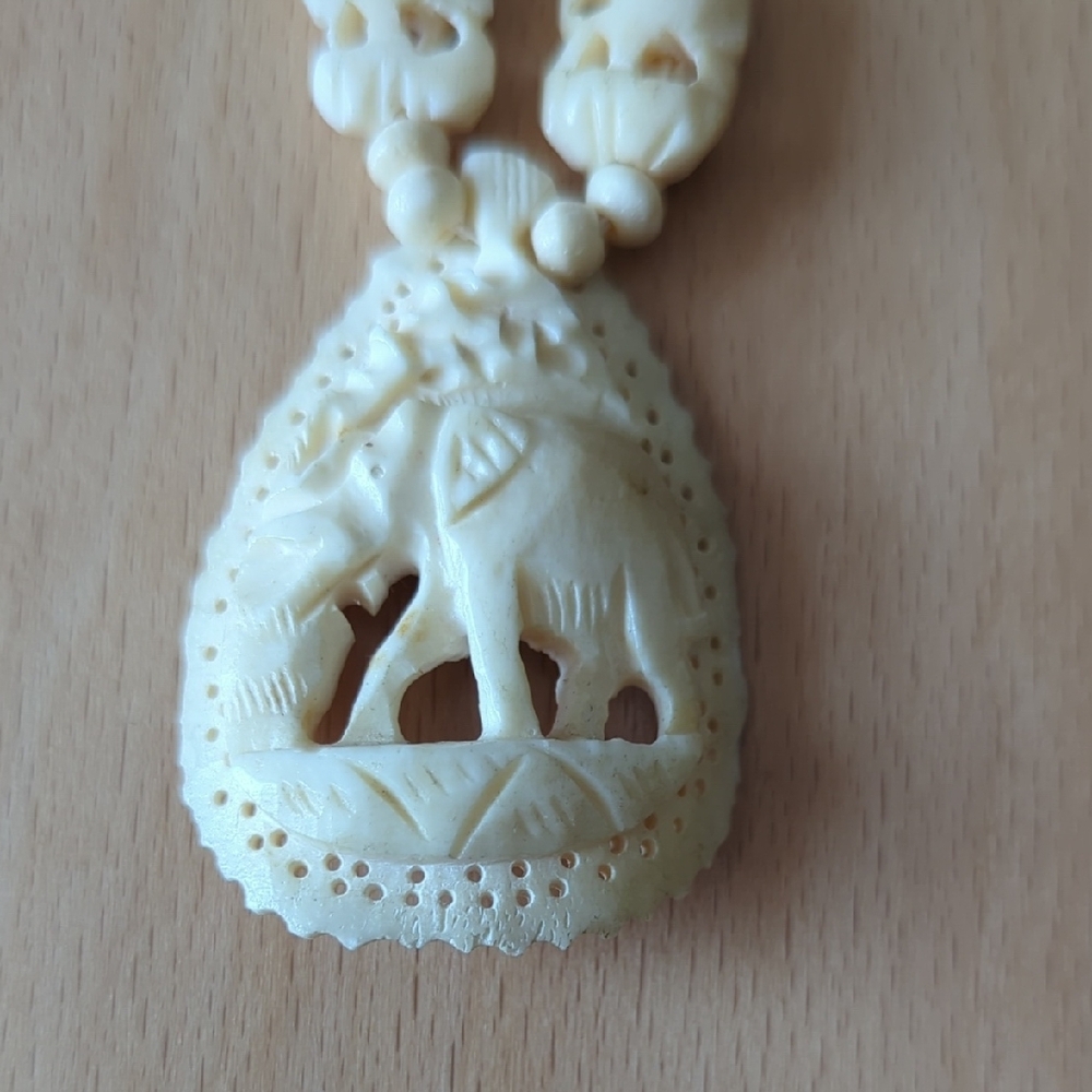 Vintage Cream Carved Bone Elephant Necklace - Picture 2 of 6